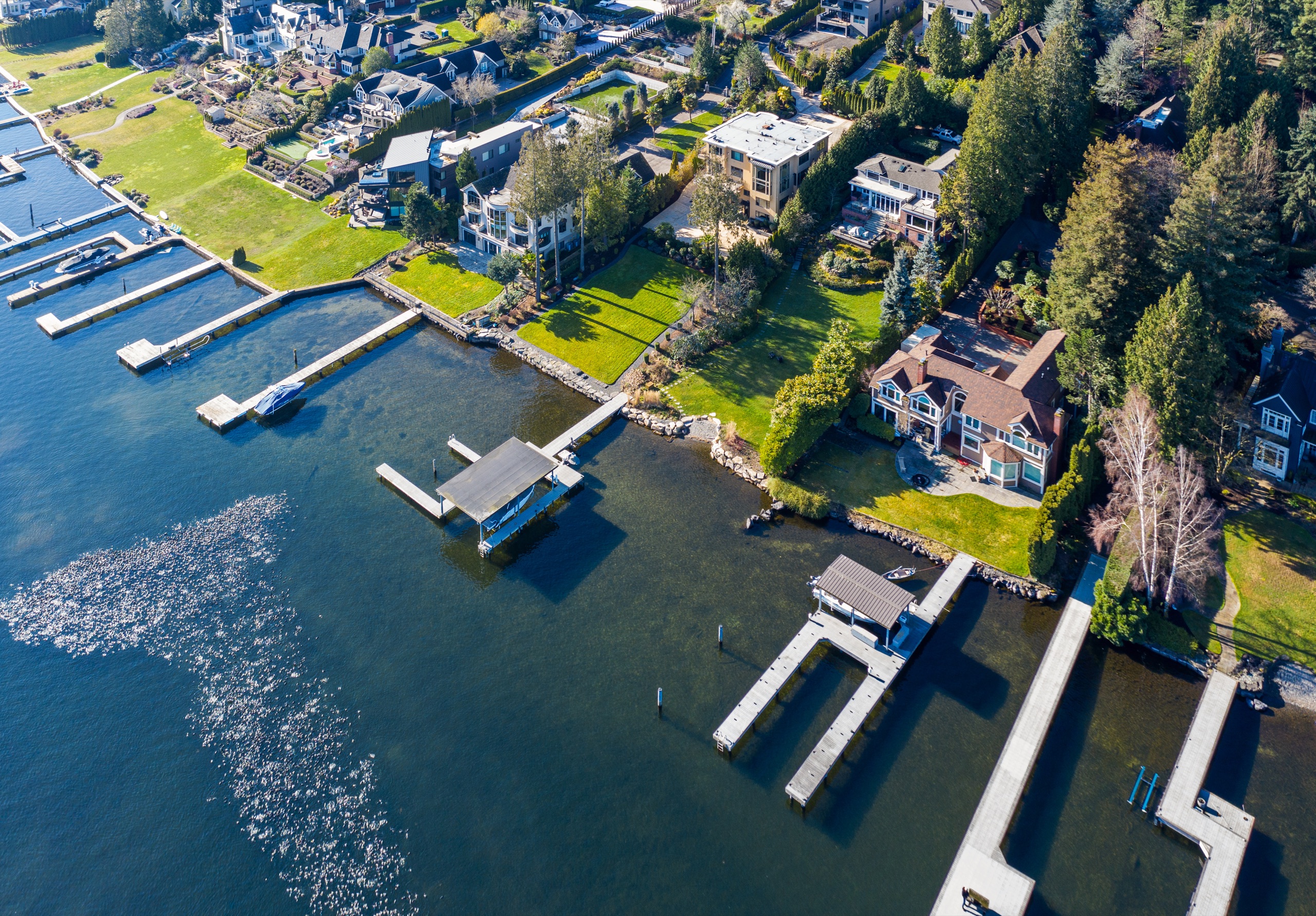 Waterfront homes on Fairweather Bay, Medina
